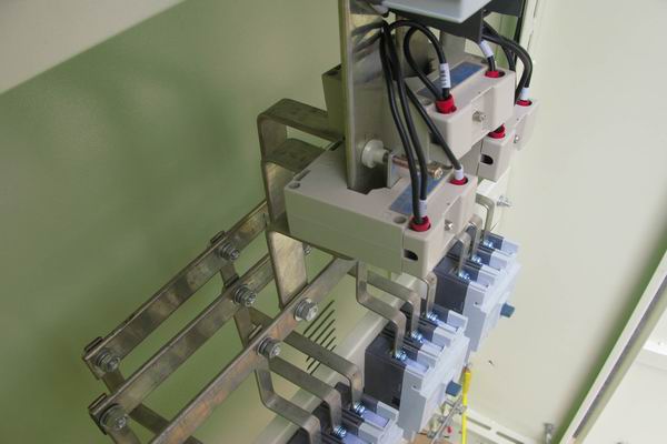 利通配电柜-应急照明配电柜使用对工作人员的具